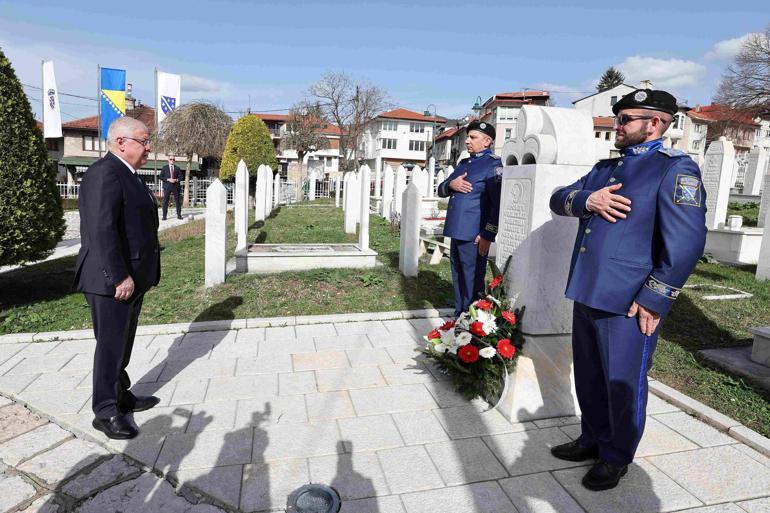 Bakan Güler, Bosna Hersek’te Kovaçi Şehitliğini ziyaret etti