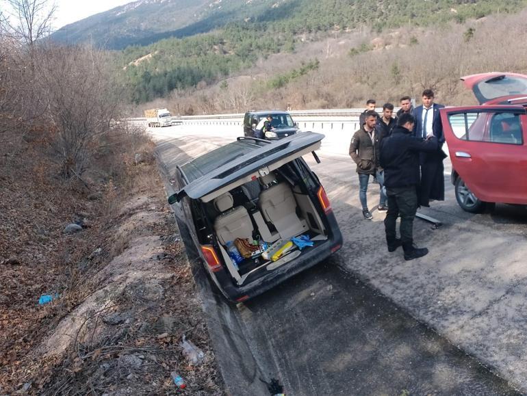 SON DAKİKA: BBP Genel Başkanı Mustafa Desticinin de içinde bulunduğu makam aracı kaza yaptı