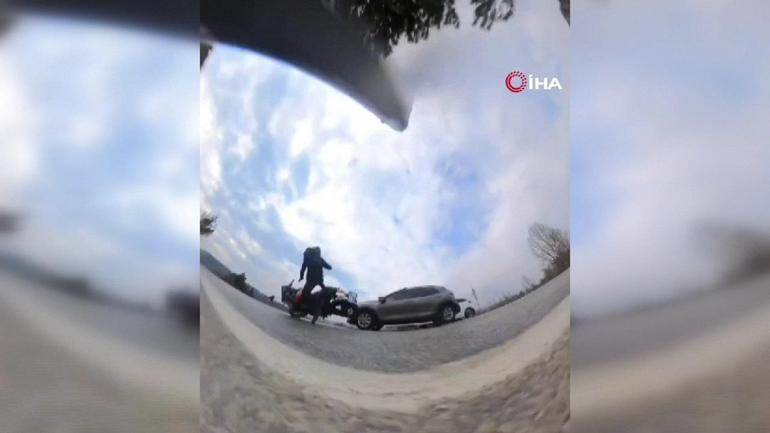 Aksiyon kamerası saniye saniye kaydetti Motosiklet otomobille çarpıştı