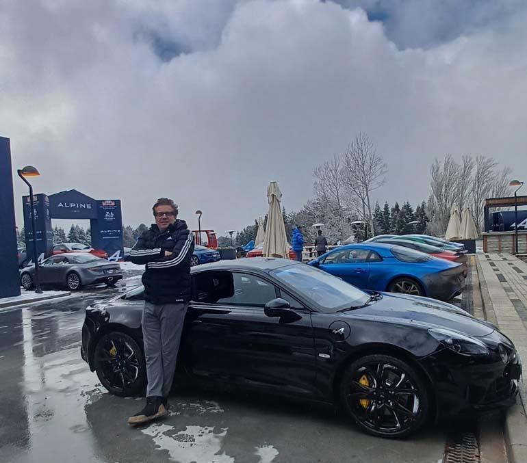Yarışçı Alpine Türkiyede yola çıktı