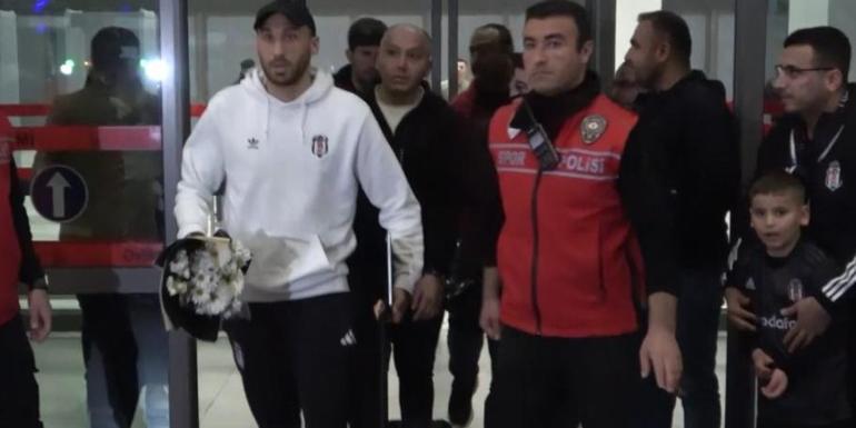 Beşiktaşa Gaziantepte çiçekli karşılama