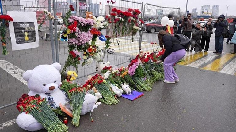 Rusya terör kurbanlarına ağlıyor