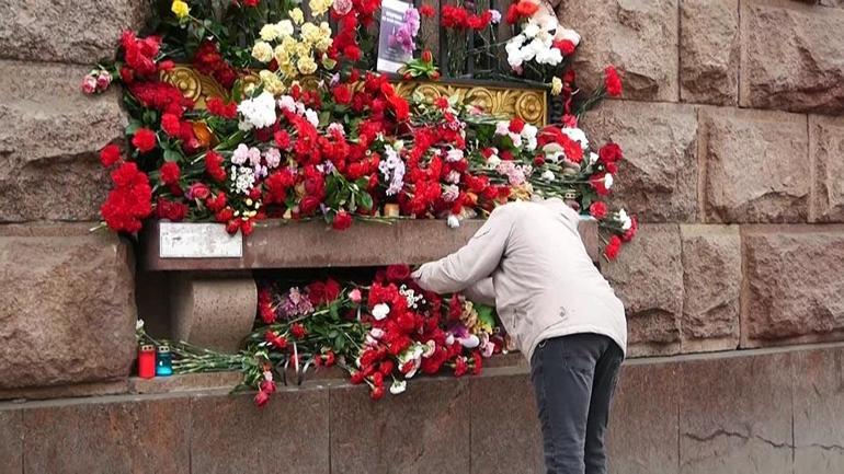 Rusya terör kurbanlarına ağlıyor