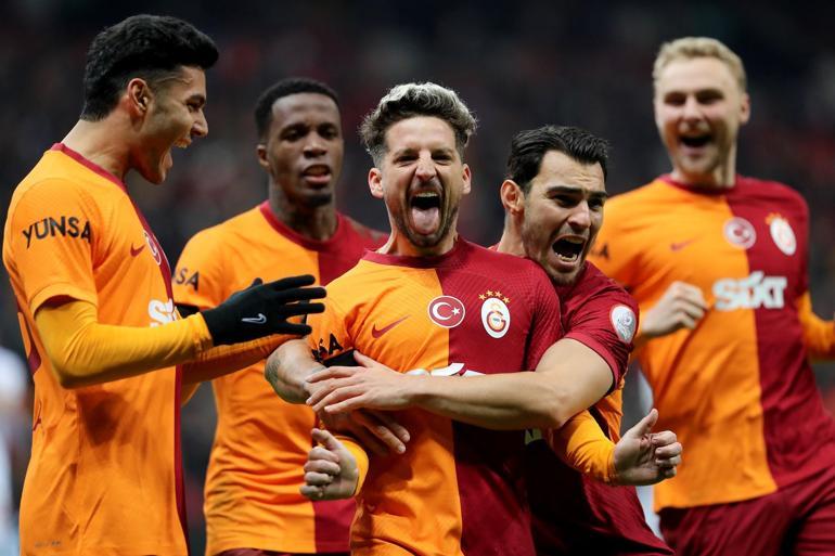 Galatasarayda tüm takım Dries Mertensi baskıya aldı Emeklilik...