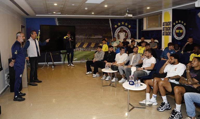 Fenerbahçede başkan Ali Koç, futbolcularla bir araya geldi