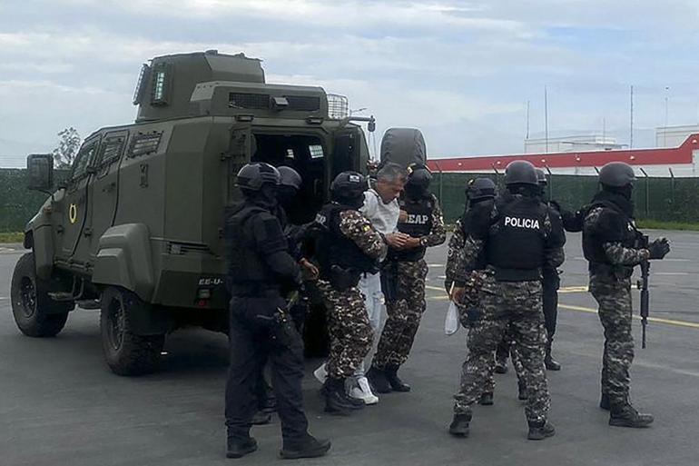 Ekvador-Meksika hattında büyükelçiliğe baskın krizi