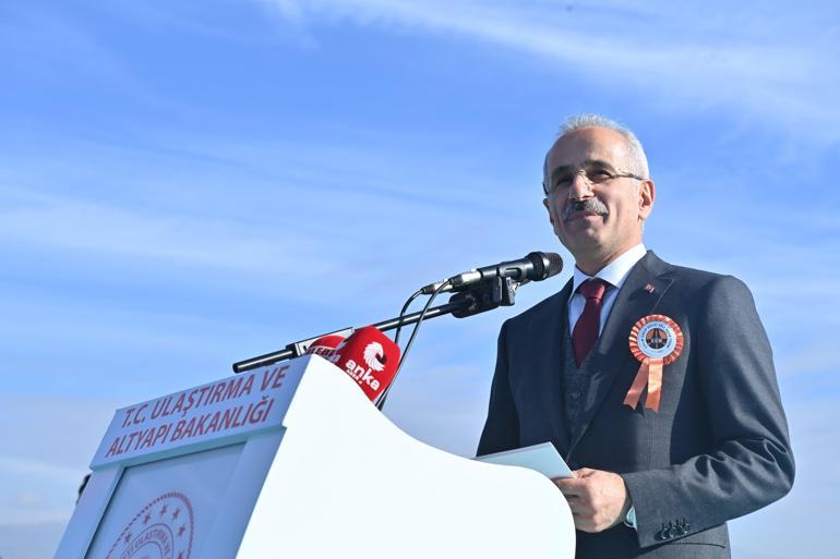 Bakan Uraloğlu: Osmangazi Köprüsünde 117 bin 537 araç geçişi ile rekor kırıldı