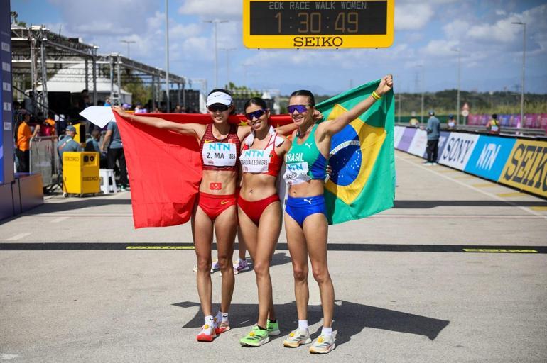 Kimberly Garcia Leon, Kadınlar 20 kilometre yürüyüşte altın madalyayı kazandı