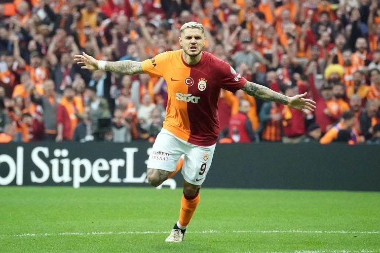 Galatasarayda Kerem Aktürkoğluna takım arkadaşları destek oldu