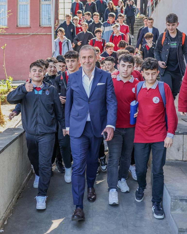 Trabzonspor Teknik Direktörü Abdullah Avcıdan 23 Nisan ziyareti