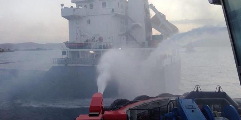 Son dakika: Kuru yük gemisinde yangın Çanakkale Boğazı gemi trafiğine kapatıldı