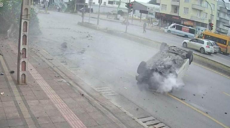 Mersindeki feci kaza kamerada Yayalara çarptı, taklalar attı