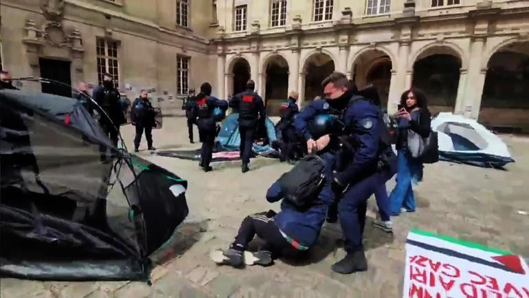 Protestocu üniversiteliler CNN TÜRKe konuştu: Öğrenciler Fransız üniversitesini neden işgal etti