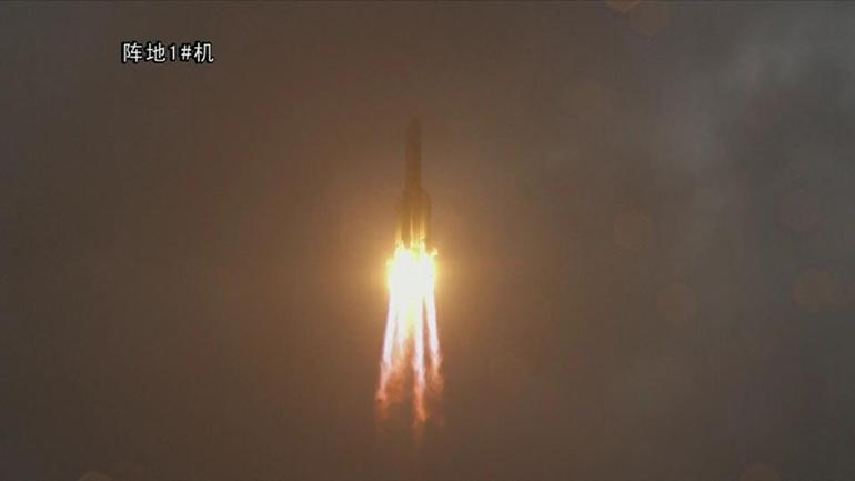 Çin uzay aracını Aya fırlattı İşte hedef...