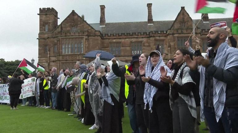 Karşıt gruplar Sidney Üniversitesinde Filistin ve İsrail yanlıları aynı anda gösteri yaptı