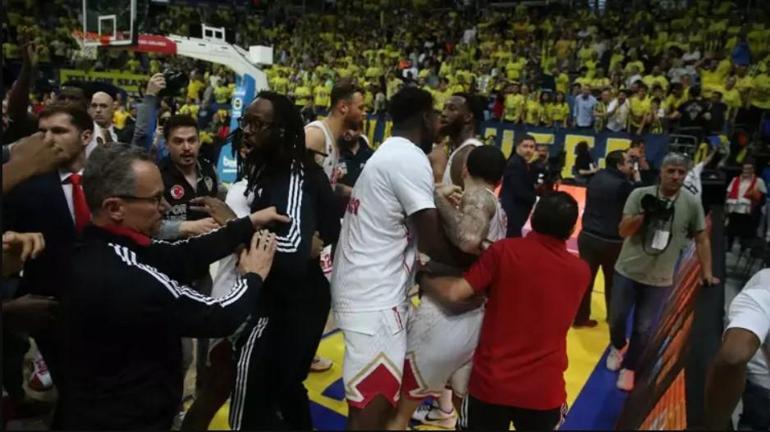 Fenerbahçe Beko - Monaco maçı sonrası ortalık karıştı