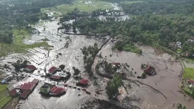 Endonezyada yanardağ ve sel felaketi
