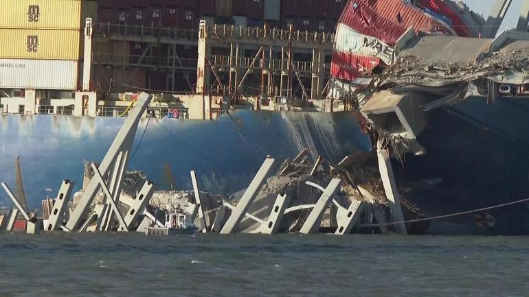 ABD’de geminin çarptığı köprü patlatıldı