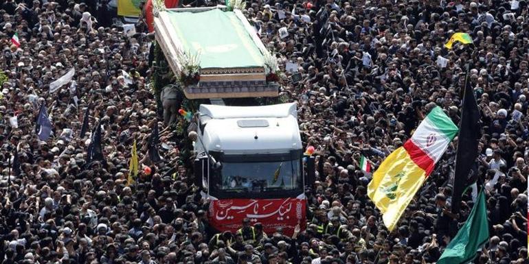 Cenazeye dev katılım: İran Cumhurbaşkanı Reisi’yi 3 milyon kişi son yolculuğuna uğurladı