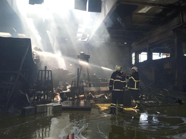 Zeytinyağı fabrikasındaki yangın 3 saat süren çalışmayla söndürüldü