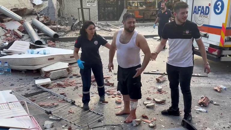 SON DAKİKA HABERİ: İstanbul Küçükçekmecede bina çöktü: 1 can kaybı 8 yaralı
