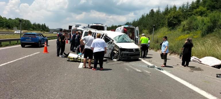TEMde minibüs takla attı: 1 ölü, 10 yaralı