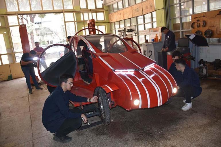 Meslek lisesi öğrencileri elektrikli araç üretti