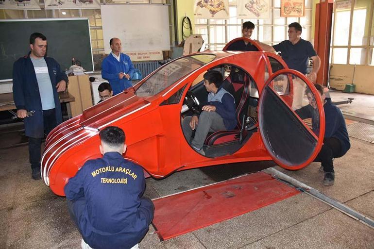 Meslek lisesi öğrencileri elektrikli araç üretti