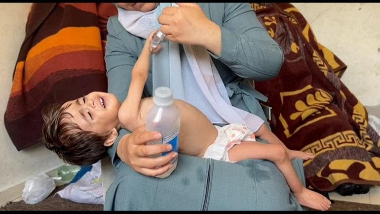 Gazzede bebekler açlığa doğuyor...