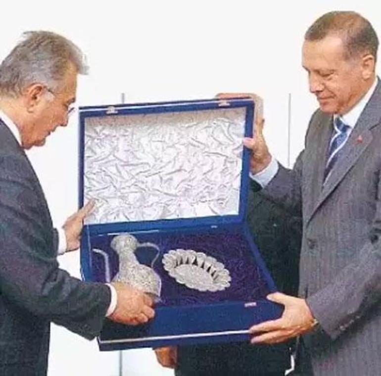 Son dakika... 18 yıl sonra CHPye ziyaret Erdoğan - Özel görüşmesi başladı