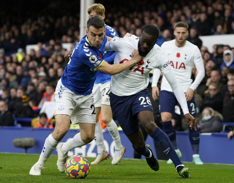 Tottenham, sezonu Galatasarayda geçiren Ndombelenin sözleşmesini feshetti