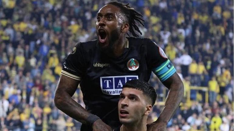 Alanyaspordan ayrılan Leroy Fer, Amedspora doğru