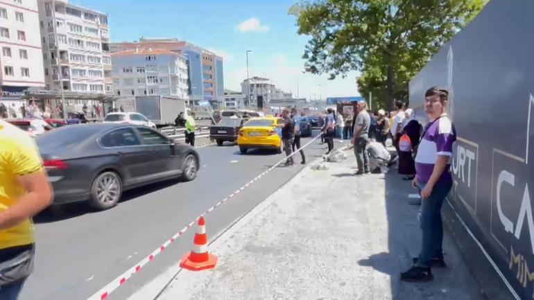 SON DAKİKA... İstanbulda otomobil yayaların arasına daldı: Yaralılar var
