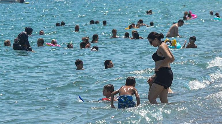 Antalyanın havası da denizi de sıcak