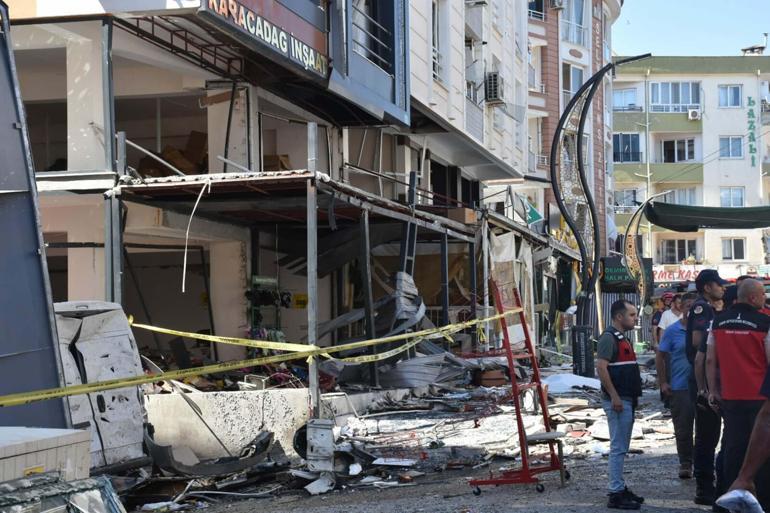 SON DAKİKA: İzmirde binada patlama 5 kişi hayatını kaybetti, yaralılar var...