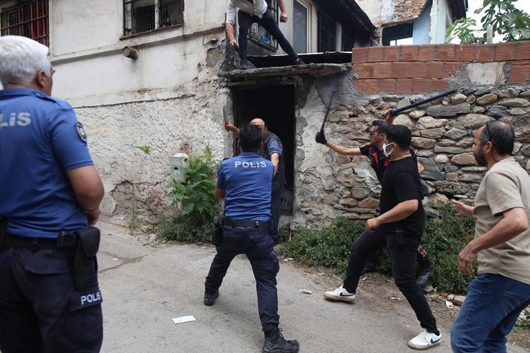 Bursada ÇÖP EV skandalı Polisi bıçakladı