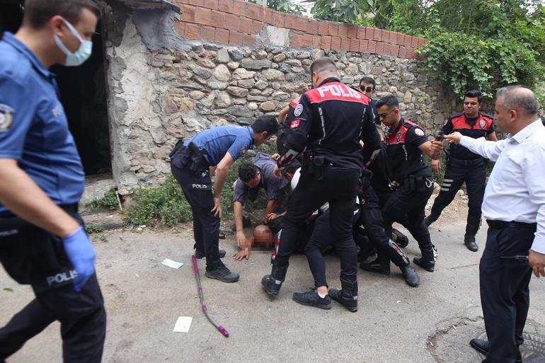 Bursada ÇÖP EV skandalı Polisi bıçakladı