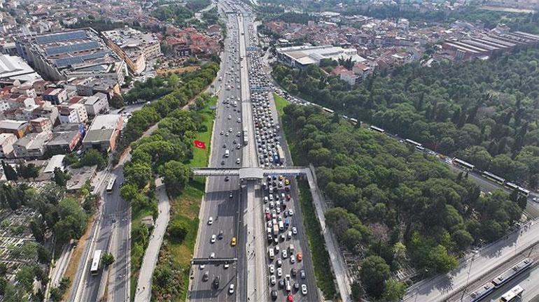 Asfalt yenileme çalışması yapılan Haliç Köprüsünde trafik yoğunluğu