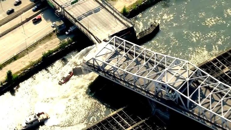 REKOR KIRIYOR: Aşırı sıcaktan köprü bozuldu