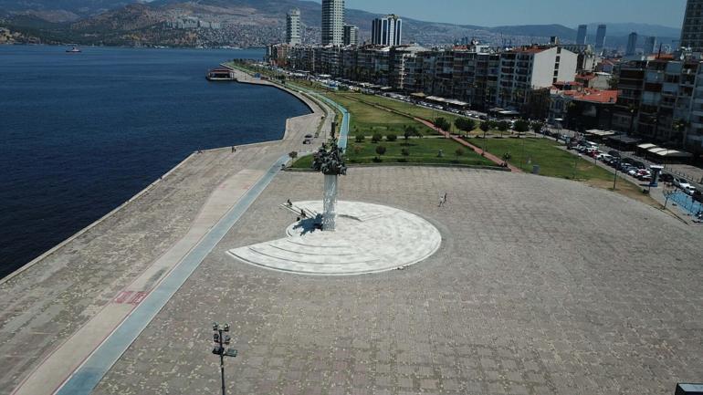 İzmir’de kavurucu sıcak hava bunalttı; cadde ve sokaklar boş kaldı