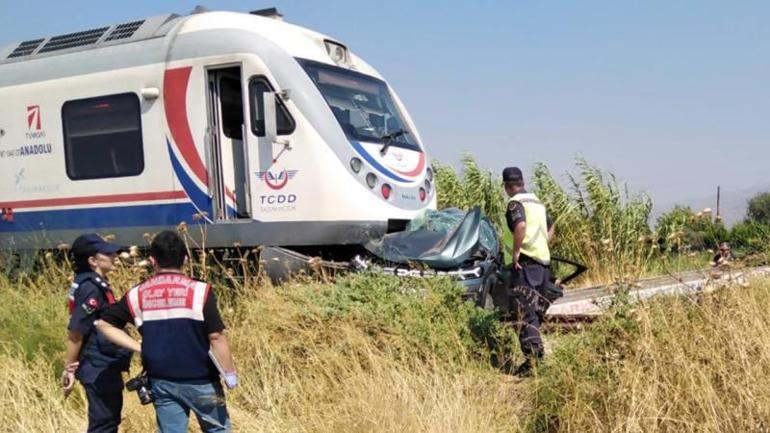 HABER | İzmir TCDD tren kazası son durum ne Hemzemin geçitte kaza 3 can aldı