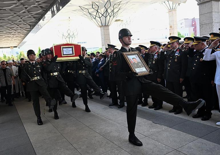 Pençe Kilit operasyonunda şehit düşen Yarbay Demirkan son yolculuğuna uğurlandı