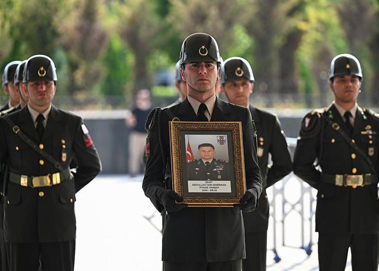 Pençe Kilit operasyonunda şehit düşen Yarbay Demirkan son yolculuğuna uğurlandı