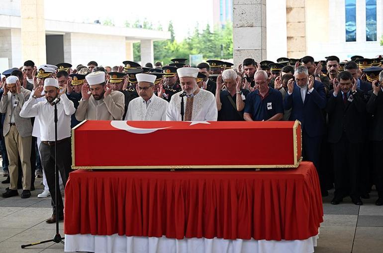 Pençe Kilit operasyonunda şehit düşen Yarbay Demirkan son yolculuğuna uğurlandı