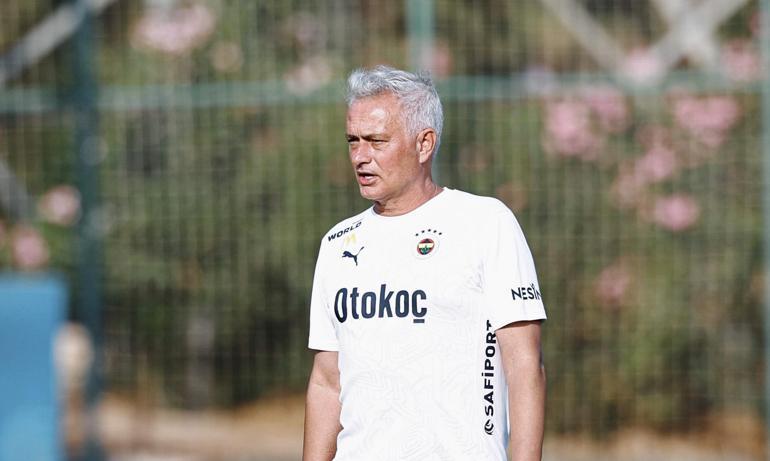 Heyecan dorukta Jose Mourinholu Fenerbahçe, 21.30da sahaya çıkıyor...