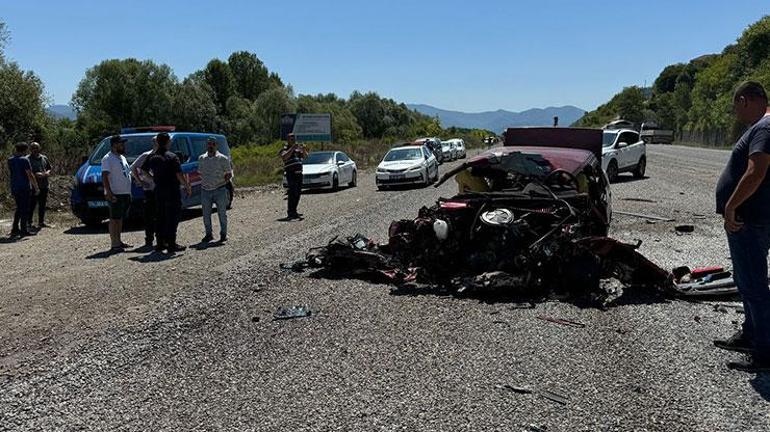 Bartında feci kaza Otomobil bu hale geldi: 6 yaralı