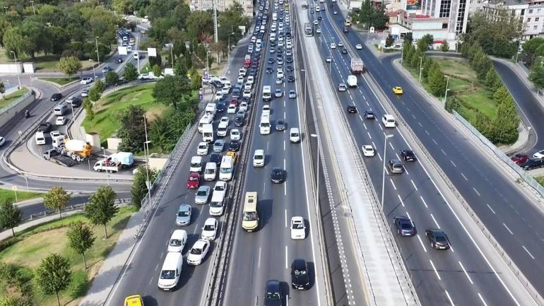 Video | Avcılar E-5te bitmeyen metrobüs yolu çalışması çileye dönüştü