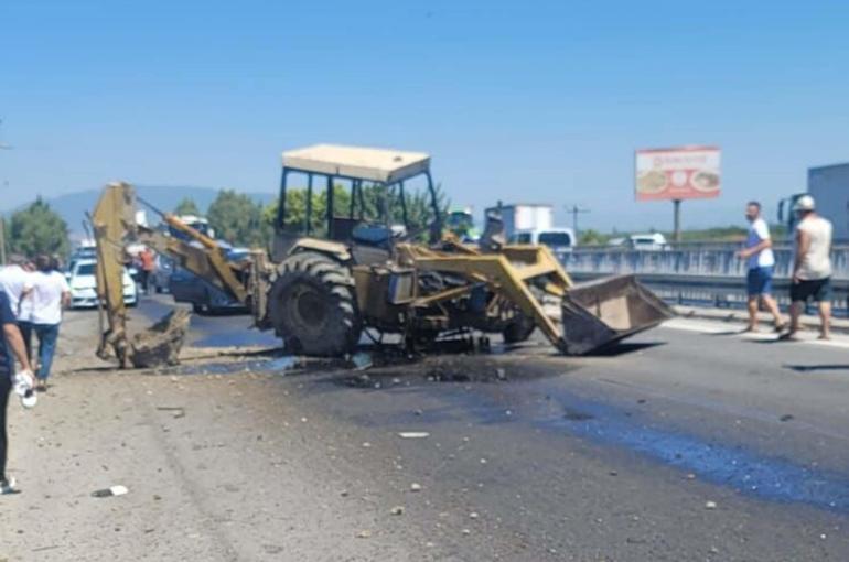 Yolcu otobüsü, iş makinesine arkadan çarptı: 1i ağır, 8 yaralı