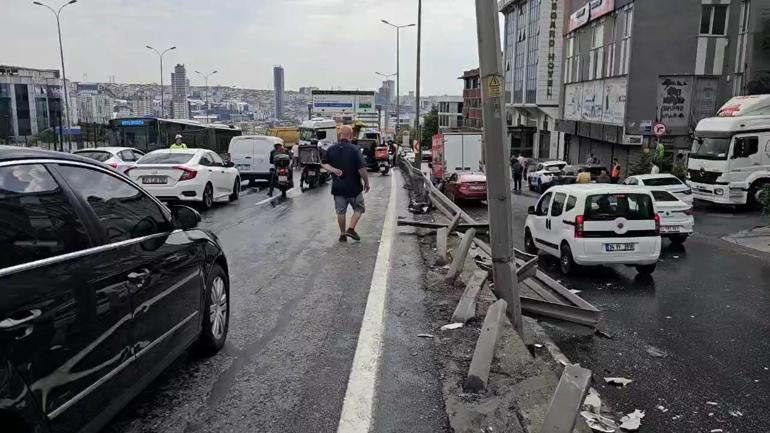 Avcılarda kamyon bariyerlere çarptı, D-100 Ankara istikameti trafiğe kapatıldı