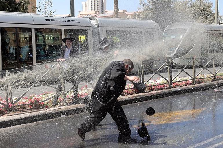 İsrailde zorunlu askerlik ayaklanması Haredilere sert müdahaleyi CNN TÜRK görüntüledi